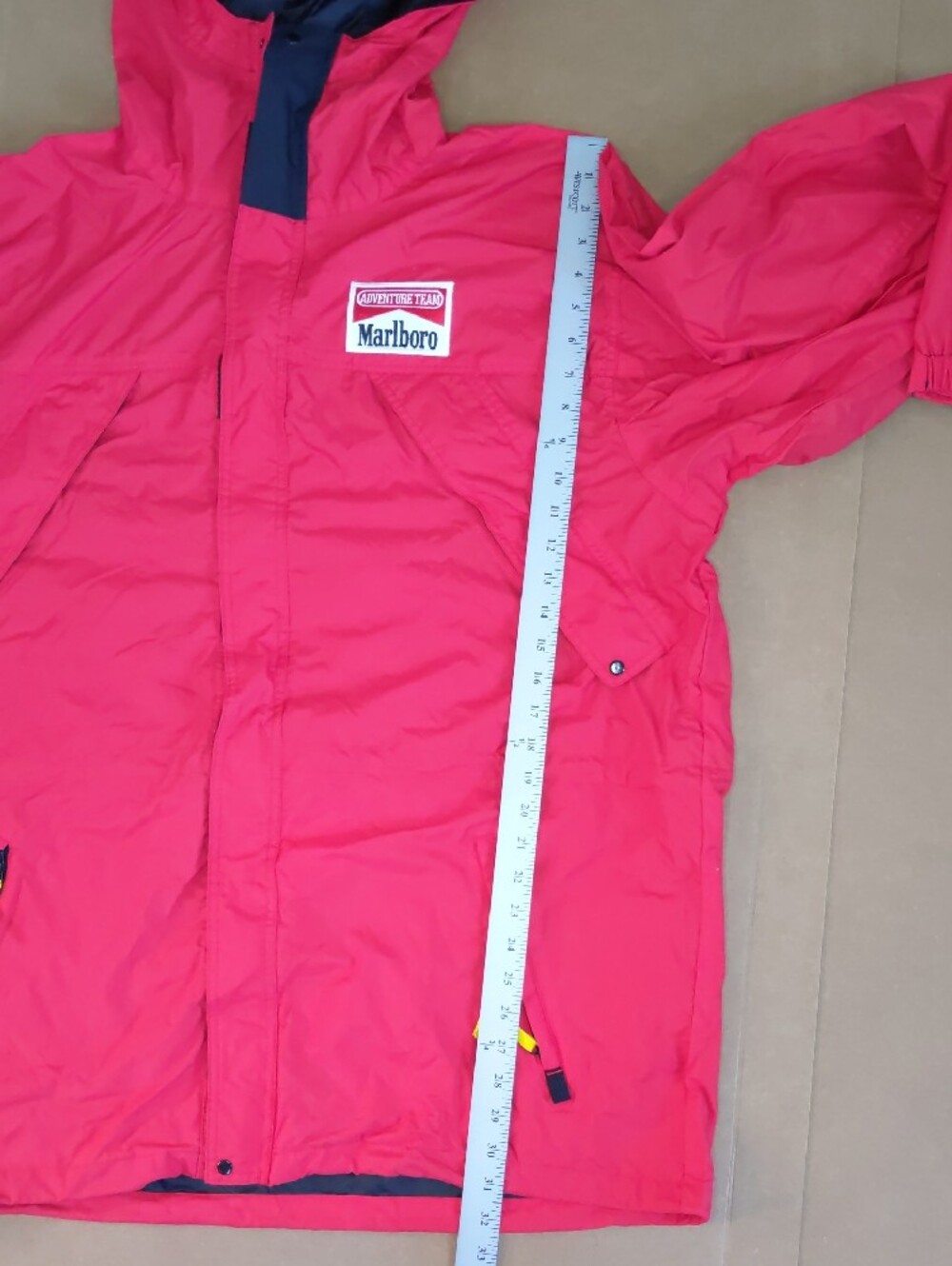 Marlboro Hooded Windbreaker Jacket in Red XL - Picture 14 of 16